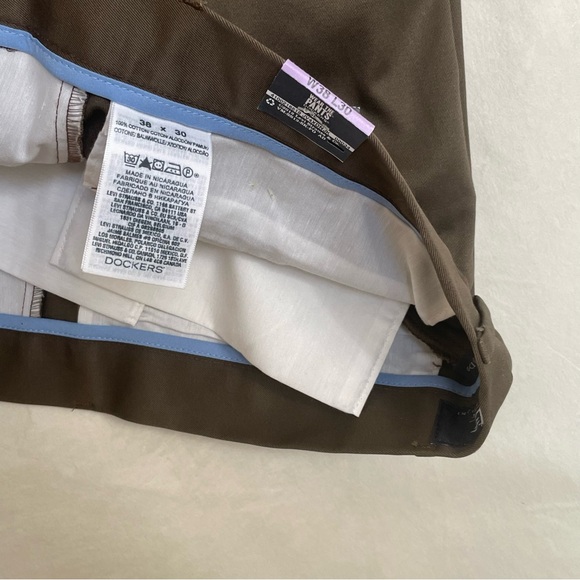 Dockers Men's D2 Signature Khaki Straight Fit Pants Flat Front Khaki Brown 38/30 - Picture 10 of 14
